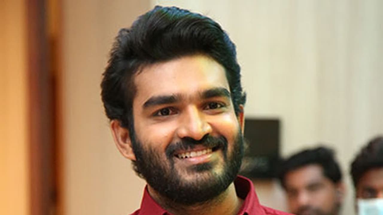 మాస్ ఇమేజ్, ఎలివేషన్లకి పోయి బోల్తా కొడుతున్న కిరణ్ అబ్బవరం.. ఇప్పటికైనా మారకపోతే ప్రశ్నార్థకమే? మాస్ ఇమేజ్, ఎలివేషన్లకి పోయి బోల్తా కొడుతున్న కిరణ్ అబ్బవరం.. ఇప్పటికైనా మారకపోతే ప్రశ్నార్థకమే?