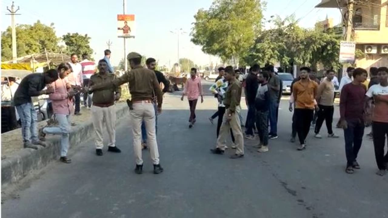 राजस्थान में अचानक क्यो गर्माया माहौल, जिससे बंद हो गया इंटरनेट, लग सकती है धारा 144, जानिए क्या है मामला राजस्थान में अचानक क्यो गर्माया माहौल, जिससे बंद हो गया इंटरनेट, लग सकती है धारा 144, जानिए क्या है मामला