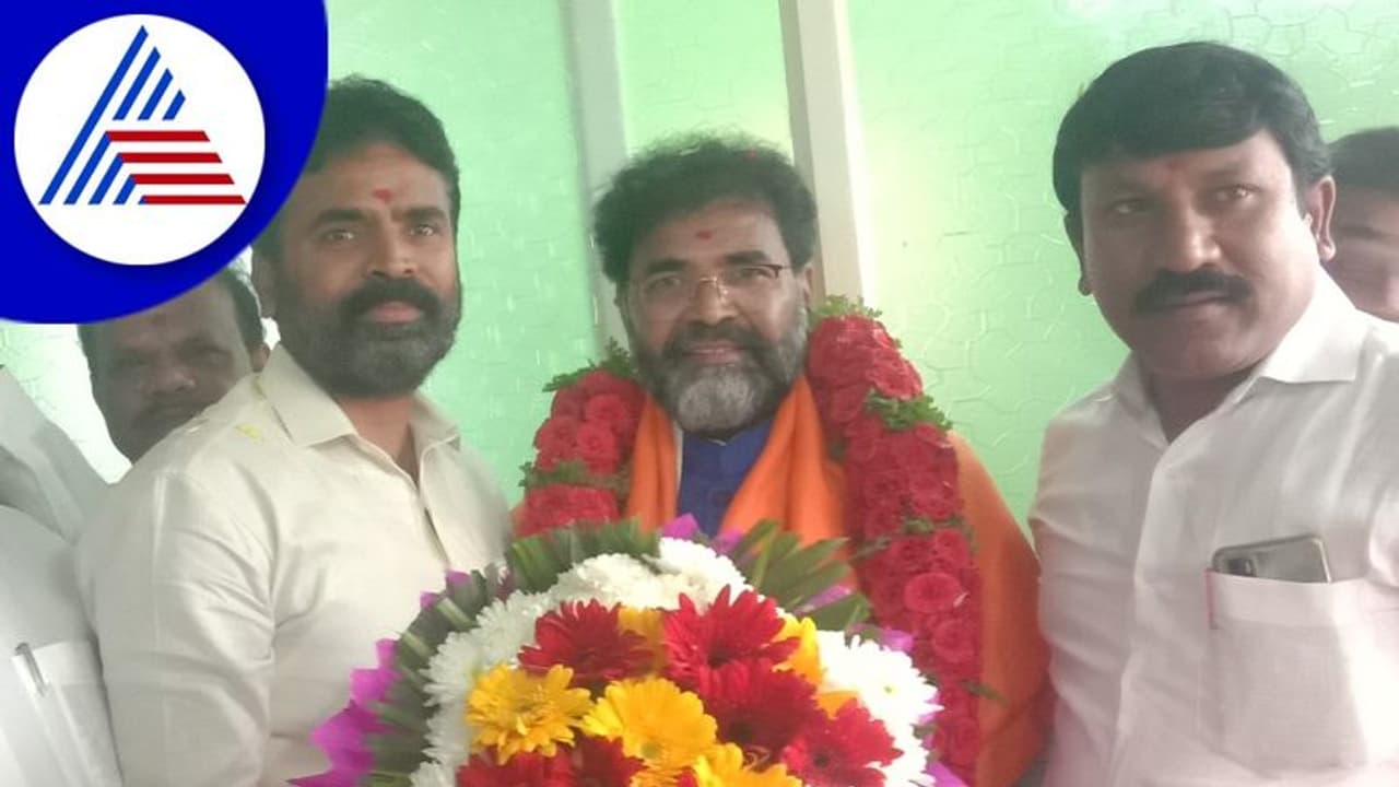 ರಾಜ್ಯದಲ್ಲಿ ಅಶಾಂತಿಗೆ ಸಿದ್ದರಾಮಯ್ಯ ಕಾರಣ: ಎಂಎಲ್ಸಿ ಛಲವಾದಿ ನಾರಾಯಣಸ್ವಾಮಿ ರಾಜ್ಯದಲ್ಲಿ ಅಶಾಂತಿಗೆ ಸಿದ್ದರಾಮಯ್ಯ ಕಾರಣ: ಎಂಎಲ್ಸಿ ಛಲವಾದಿ ನಾರಾಯಣಸ್ವಾಮಿ