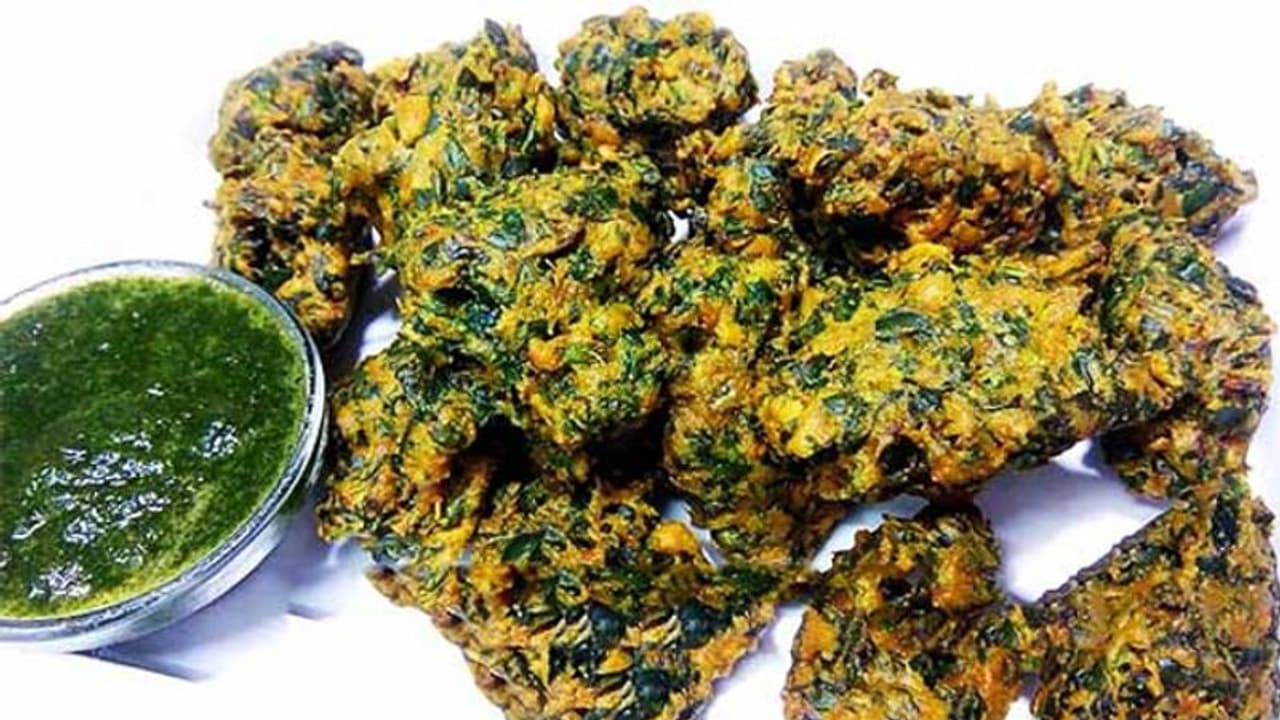 बिना तले बस इस तरह से बनाएं पालक के क्रिस्पी और क्रंची पकोड़े, खाने वाले हो जाएंगे आपके दीवाने बिना तले बस इस तरह से बनाएं पालक के क्रिस्पी और क्रंची पकोड़े, खाने वाले हो जाएंगे आपके दीवाने