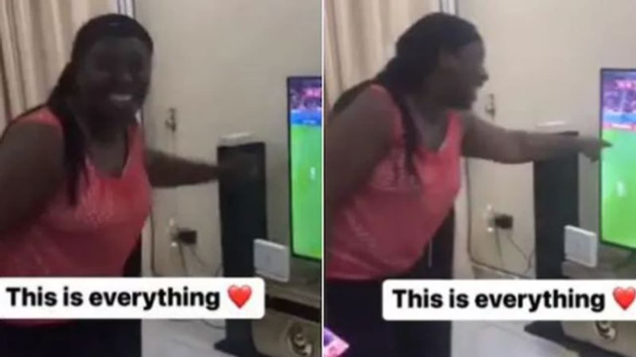 ലോകകപ്പില് കളിക്കുന്ന മകനെ ടിവിയില് കാണുന്ന അമ്മയുടെ പ്രതികരണം; വൈറലായി വീഡിയോ ലോകകപ്പില് കളിക്കുന്ന മകനെ ടിവിയില് കാണുന്ന അമ്മയുടെ പ്രതികരണം; വൈറലായി വീഡിയോ