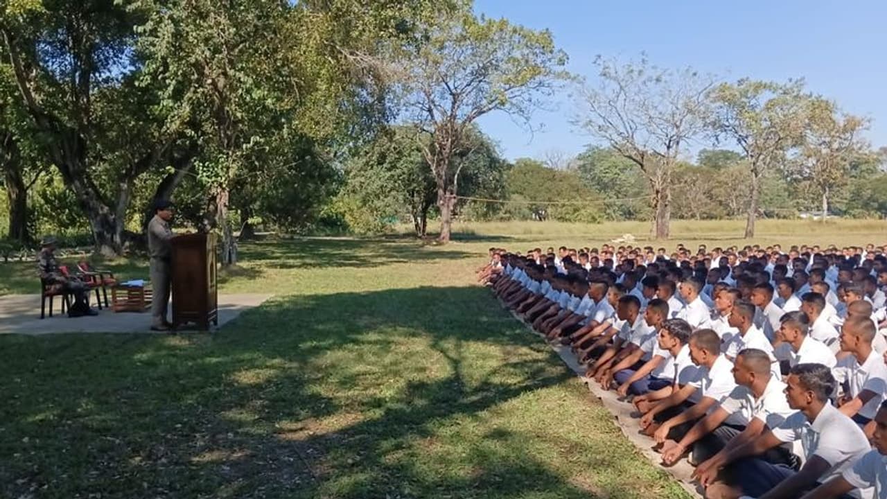 असम पुलिस के कमांडोज को आर्मी कर रही ट्रेंड, जानिए क्या है इसके पीछे की वजह? असम पुलिस के कमांडोज को आर्मी कर रही ट्रेंड, जानिए क्या है इसके पीछे की वजह?