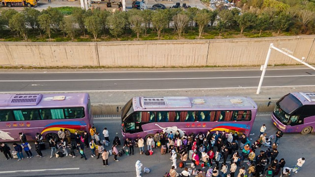 സീറോ കൊവിഡ് നയം; 20,000 തൊഴിലാളികള്‍ കമ്പനി വിട്ടു; ലോകത്തിലെ ഏറ്റവും വലിയ ഐഫോൺ പ്ലാന്‍റില്‍ പ്രതിസന്ധി 