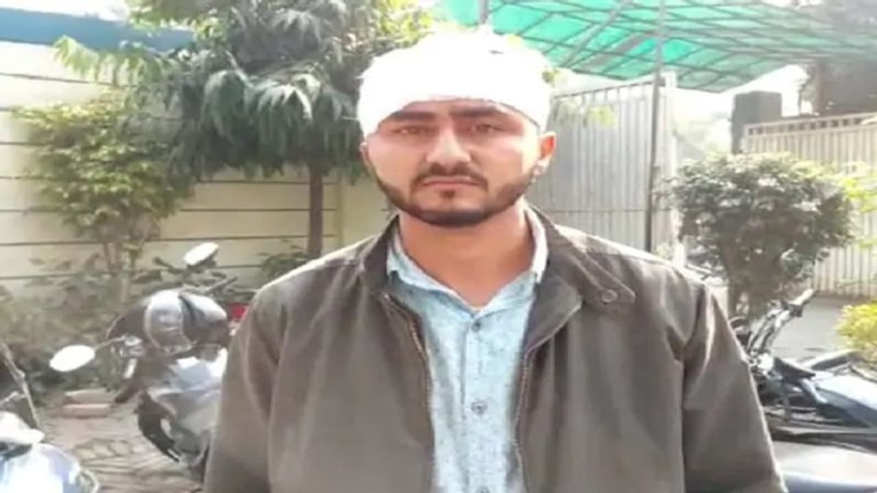 IIMT यूनिवर्सिटी में छात्रों के दो गुटों में जमकर चले लात घूंसे, बाउंसर से भी हुई हाथापाई, वीडियो हुआ वायरल IIMT यूनिवर्सिटी में छात्रों के दो गुटों में जमकर चले लात घूंसे, बाउंसर से भी हुई हाथापाई, वीडियो हुआ वायरल