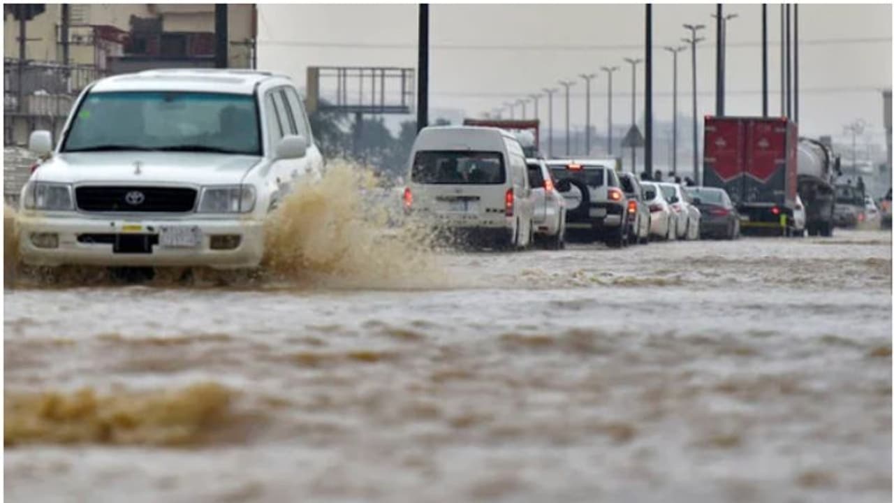 ജിദ്ദ മഴക്കെടുതി; നഷ്ടപരിഹാരം വേണ്ടവര് അപേക്ഷ നല്കണം ജിദ്ദ മഴക്കെടുതി; നഷ്ടപരിഹാരം വേണ്ടവര് അപേക്ഷ നല്കണം
