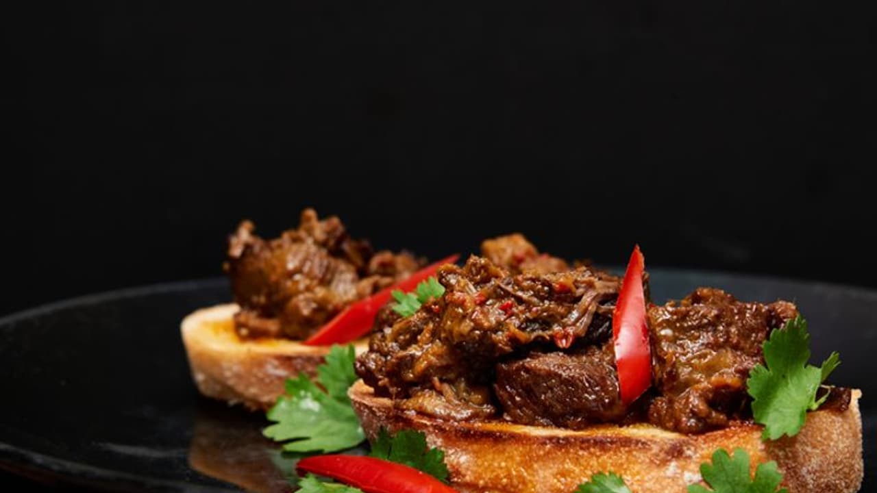 ഹോട്ടലുകളിലും പൊതുസ്ഥലത്തും ബീഫ് വിളമ്പാനാകില്ല; നിരോധനമേർപ്പെടുത്താന് അസമിലെ ബിജെപി സർക്കാർ ഹോട്ടലുകളിലും പൊതുസ്ഥലത്തും ബീഫ് വിളമ്പാനാകില്ല; നിരോധനമേർപ്പെടുത്താന് അസമിലെ ബിജെപി സർക്കാർ