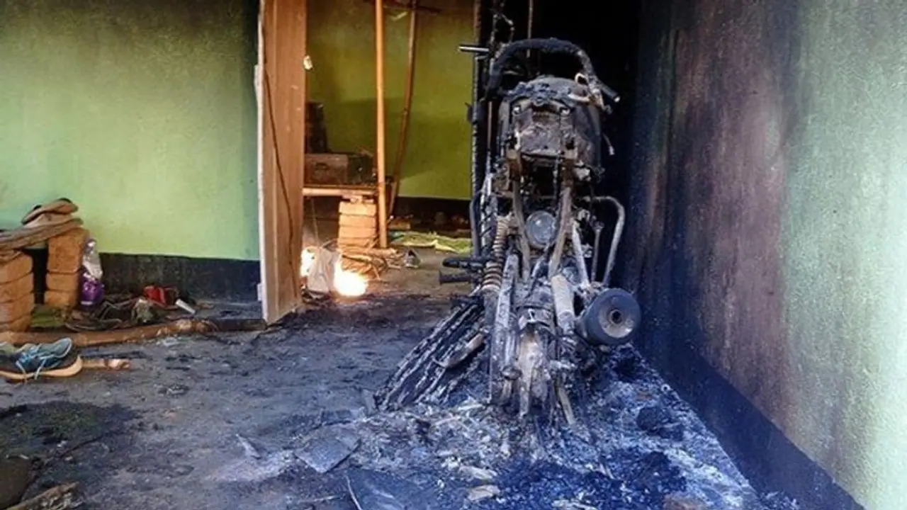 असम मेघालय बॉर्डर पर हिंसा: शिलांग में भीड़ ने पुलिस व्हीकल्स को फूंका, टेंशन के चलते Alert पर सरकारें