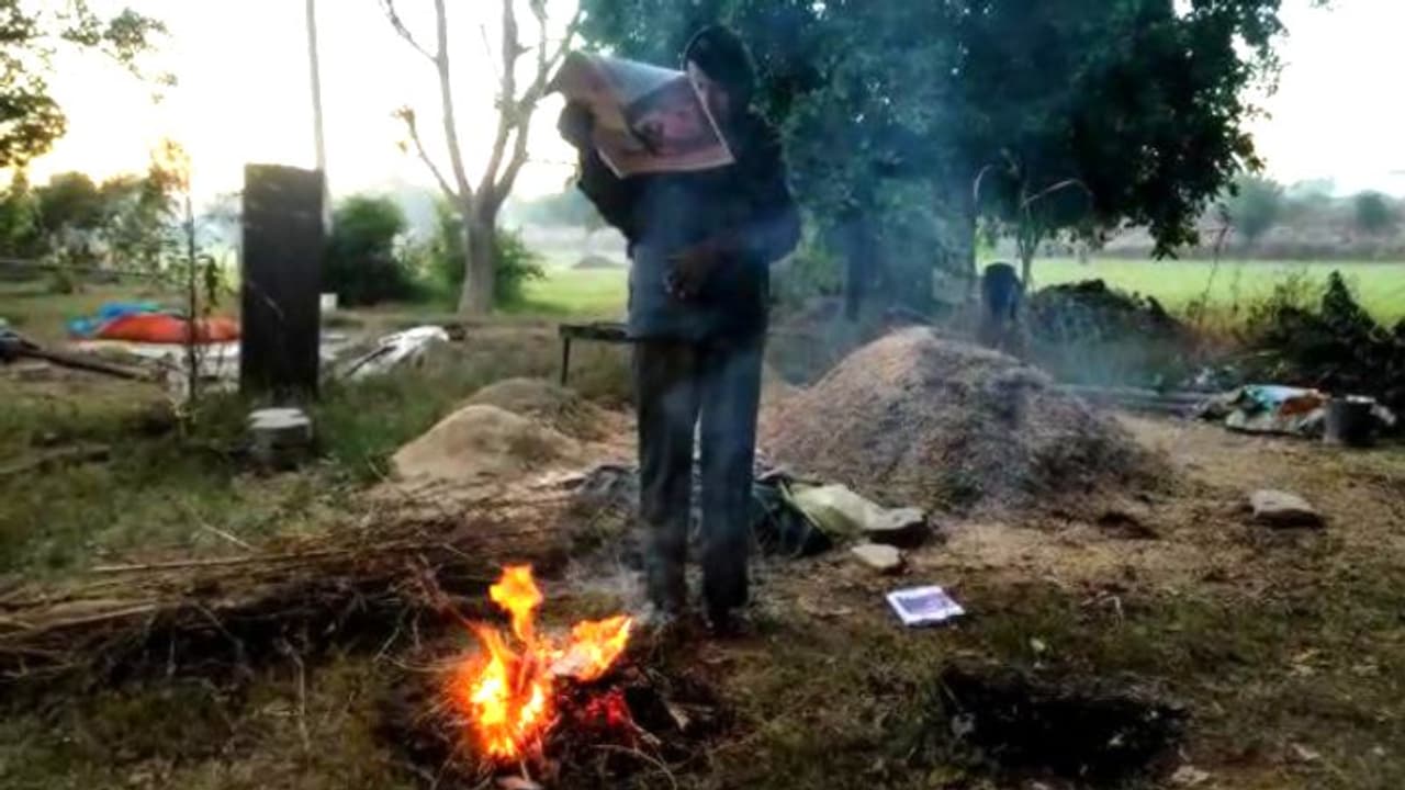 राजस्थान मौसम के हालः प्रदेश में अब शीतलहर ने सताया, धूप निकलने से पहले तक घरों में दुबके लोग राजस्थान मौसम के हालः प्रदेश में अब शीतलहर ने सताया, धूप निकलने से पहले तक घरों में दुबके लोग