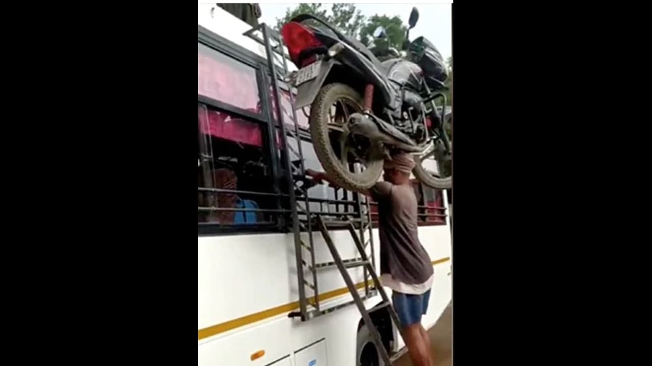 இணையதளம் கொண்டாடும் நிஜ பாகுபலி இவர்தான்; அதிர்ச்சியில் உறைய வைக்கும் வைரல் வீடியோ!! இணையதளம் கொண்டாடும் நிஜ பாகுபலி இவர்தான்; அதிர்ச்சியில் உறைய வைக்கும் வைரல் வீடியோ!!