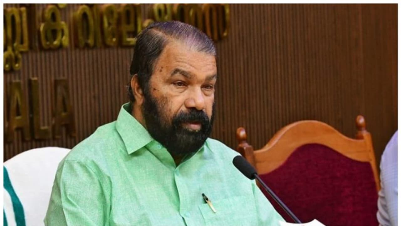 കലാമത്സരങ്ങൾ സമയബന്ധിതമായി തീർക്കുമെന്ന് വിദ്യാഭ്യാസമന്ത്രി, ജഡ്ജിമാരെ കർശനമായി നിരീക്ഷിക്കും കലാമത്സരങ്ങൾ സമയബന്ധിതമായി തീർക്കുമെന്ന് വിദ്യാഭ്യാസമന്ത്രി, ജഡ്ജിമാരെ കർശനമായി നിരീക്ഷിക്കും