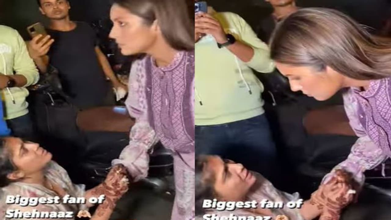 शहनाज गिल की फीमेल फैन ने घुटनों के बल बैठकर किया प्रपोज़, ब्रेसलेट और रिंग पहनाने का देखें वीडियो शहनाज गिल की फीमेल फैन ने घुटनों के बल बैठकर किया प्रपोज़, ब्रेसलेट और रिंग पहनाने का देखें वीडियो