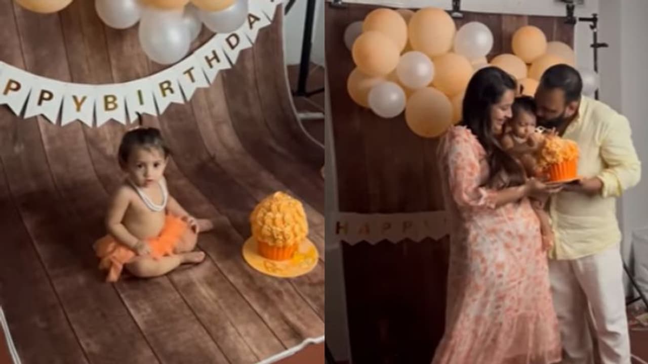 കുട്ടി സുദര്ശനയുടെ 'കേക്ക് സ്മാഷ്' ചടങ്ങ്; വീഡിയോ പങ്കുവച്ച് സൗഭാഗ്യ വെങ്കിടേഷ് കുട്ടി സുദര്ശനയുടെ 'കേക്ക് സ്മാഷ്' ചടങ്ങ്; വീഡിയോ പങ്കുവച്ച് സൗഭാഗ്യ വെങ്കിടേഷ്