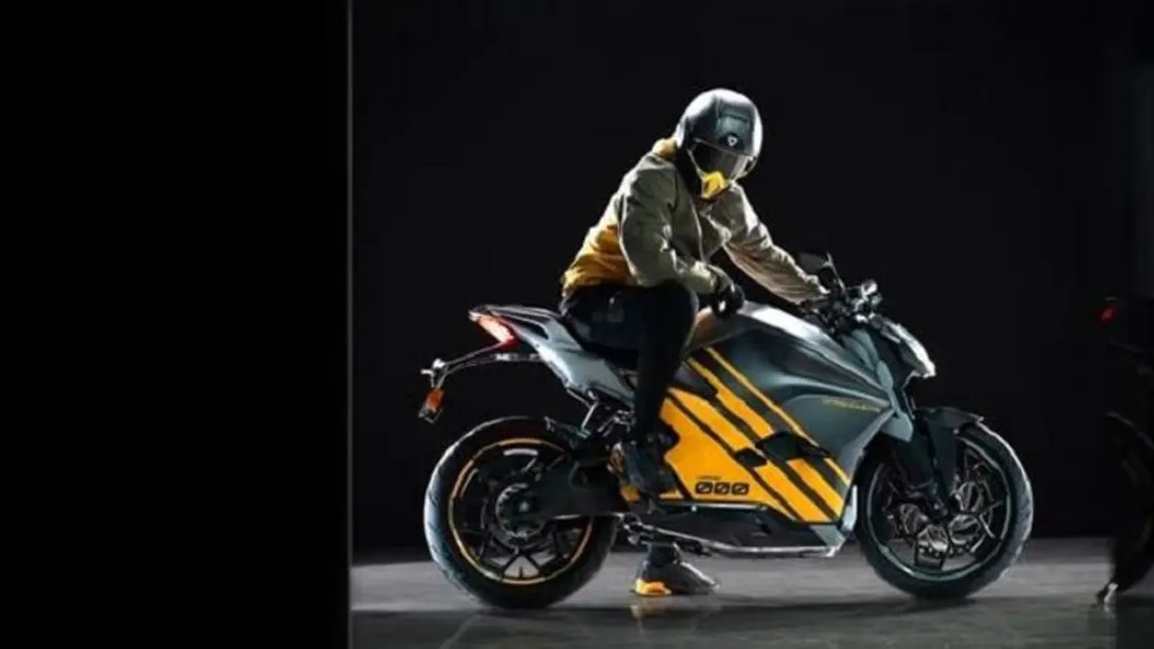 డిఫరెంట్ లుక్, స్టైల్ తో మార్కెట్లోకి కొత్త లిమిటెడ్ ఎడిషన్ బైక్: 7సెకన్లలో సూపర్ స్పీడ్.. డిఫరెంట్ లుక్, స్టైల్ తో మార్కెట్లోకి కొత్త లిమిటెడ్ ఎడిషన్ బైక్: 7సెకన్లలో సూపర్ స్పీడ్..