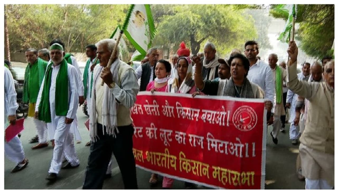 രാജ്ഭവനുകളിലേക്ക് കര്ഷകരുടെ പ്രതിഷേധ മാര്ച്ച്, 7 ആവശ്യങ്ങള് , കേന്ദ്രം വാഗ്ദാനലംഘനം നടത്തിയെന്ന് കർഷകർ രാജ്ഭവനുകളിലേക്ക് കര്ഷകരുടെ പ്രതിഷേധ മാര്ച്ച്, 7 ആവശ്യങ്ങള് , കേന്ദ്രം വാഗ്ദാനലംഘനം നടത്തിയെന്ന് കർഷകർ