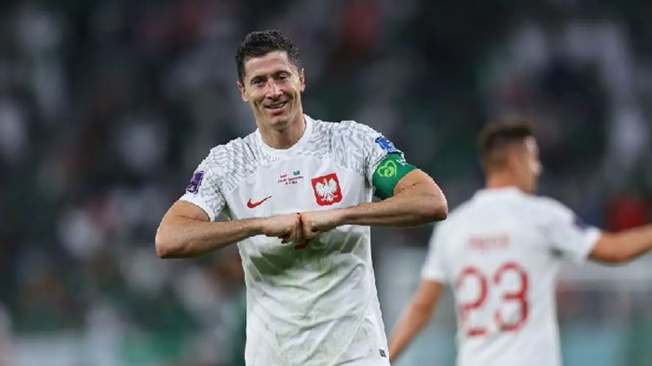 Fans go berserk after Poland star Robert Lewandowski breaks World Cup curse with goal against Saudi Arabia Fans go berserk after Poland star Robert Lewandowski breaks World Cup curse with goal against Saudi Arabia