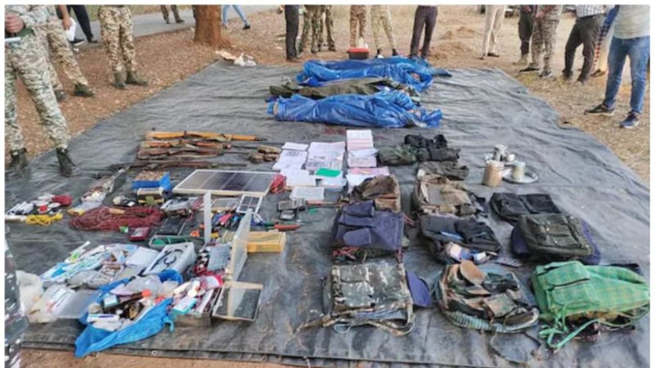 ഛത്തീസ്ഗഡിൽ സുരക്ഷാ സേന നാല് നക്സലുകളെ വധിച്ചു; കൊല്ലപ്പെട്ടവരിൽ രണ്ട് സ്ത്രീകളും ഛത്തീസ്ഗഡിൽ സുരക്ഷാ സേന നാല് നക്സലുകളെ വധിച്ചു; കൊല്ലപ്പെട്ടവരിൽ രണ്ട് സ്ത്രീകളും