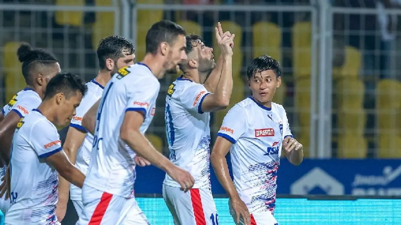 ISL 2022 23: Bengaluru FC fans overjoyed after Javi Hernandez brace ends winless run as FC Goa falter ISL 2022 23: Bengaluru FC fans overjoyed after Javi Hernandez brace ends winless run as FC Goa falter