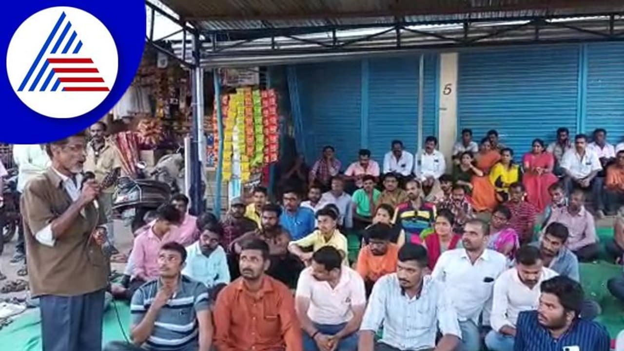 Chikkamagaluru: ನೂರು ಬೆಡ್ ಆಸ್ಪತ್ರೆಗಾಗಿ ಎರಡನೇ ದಿನವೂ ಮುಂದುವರೆದ ಆಹೋರಾತ್ರಿ ಧರಣಿ ಸತ್ಯಾಗ್ರಹ