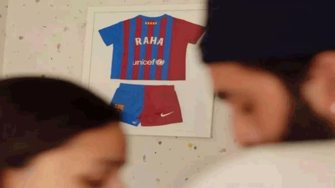 'നിങ്ങളെ കാണാന് ഇനിയും കാത്തിരിക്കാനാവില്ല'; ആലിയ ഭട്ടിനും രണ്ബീറിനും അഭിനന്ദനവുമായി ബാഴ്സലോണ ടീം 'നിങ്ങളെ കാണാന് ഇനിയും കാത്തിരിക്കാനാവില്ല'; ആലിയ ഭട്ടിനും രണ്ബീറിനും അഭിനന്ദനവുമായി ബാഴ്സലോണ ടീം