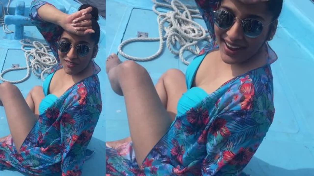 రష్మీని కుక్కని కొట్టినట్లు కొట్టాలి అంటూ నెటిజన్ కామెంట్.. ఓపెన్ ఛాలెంజ్ విసిరిన యాంకర్ రష్మీని కుక్కని కొట్టినట్లు కొట్టాలి అంటూ నెటిజన్ కామెంట్.. ఓపెన్ ఛాలెంజ్ విసిరిన యాంకర్