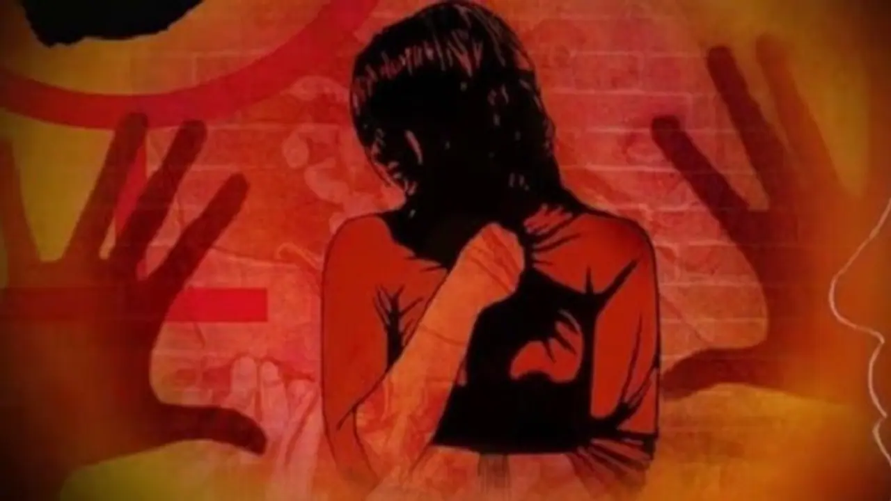 'സുകുമാര കുറുപ്പ്' കളിച്ച് യുവതി; സഹായി കാമുകന്; മറ്റൊരു യുവതിയെ കൊലപ്പെടുത്തി 'സുകുമാര കുറുപ്പ്' കളിച്ച് യുവതി; സഹായി കാമുകന്; മറ്റൊരു യുവതിയെ കൊലപ്പെടുത്തി