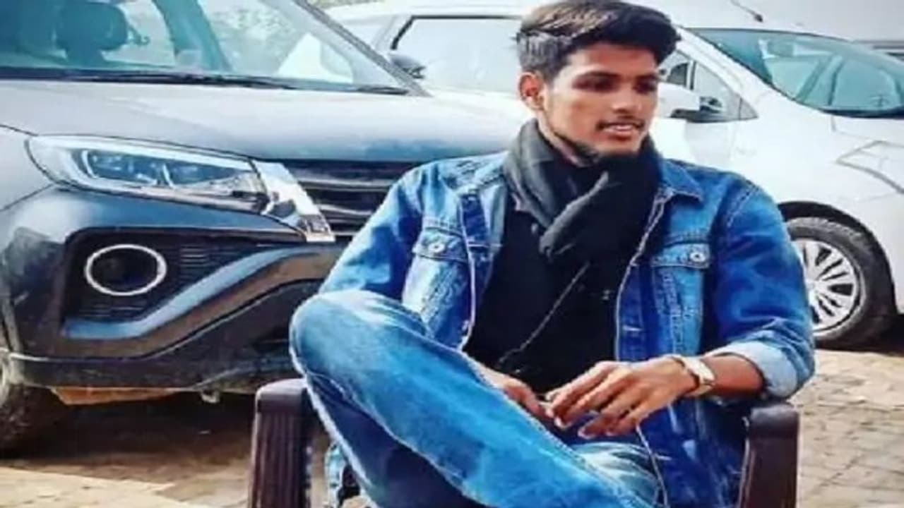 माउंट रॉयल स्कूल के बाहर वर्चस्व की लड़ाई में गई 12वीं के छात्र की जान, मां बोली हत्या में शामिल IAS का बेटा माउंट रॉयल स्कूल के बाहर वर्चस्व की लड़ाई में गई 12वीं के छात्र की जान, मां बोली हत्या में शामिल IAS का बेटा