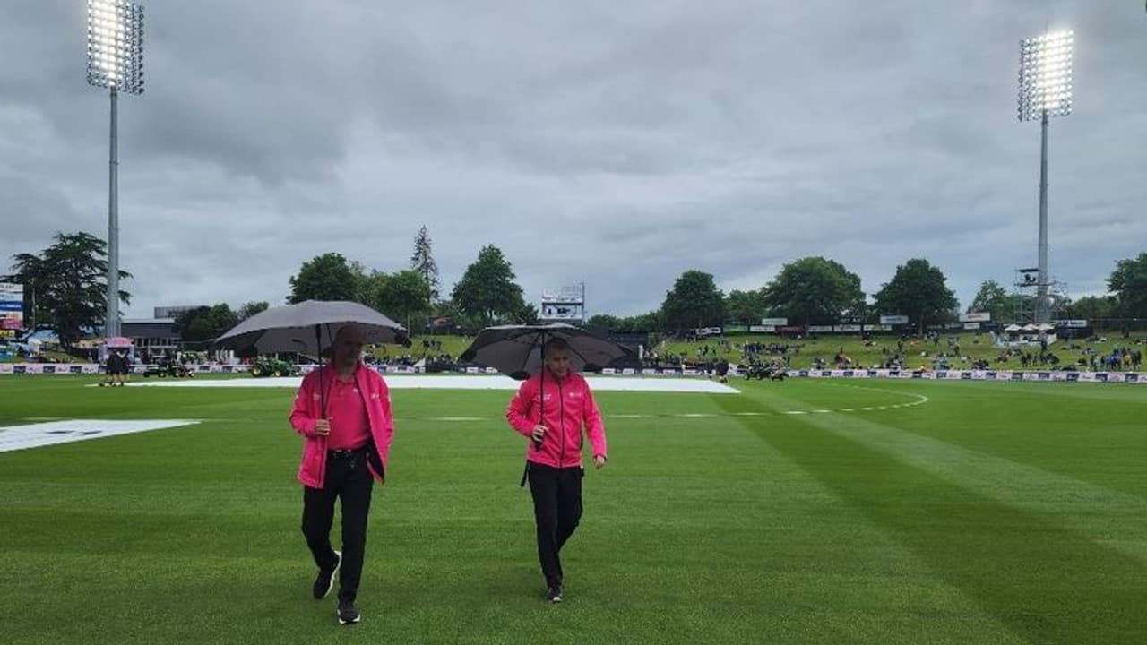 बारिश ने बढ़ाई भारत की मुश्किल: 30 नवंबर को करो या मरो का मुकाबला, हार मिली तो सीरीज गंवा देगी टीम इंडिया बारिश ने बढ़ाई भारत की मुश्किल: 30 नवंबर को करो या मरो का मुकाबला, हार मिली तो सीरीज गंवा देगी टीम इंडिया