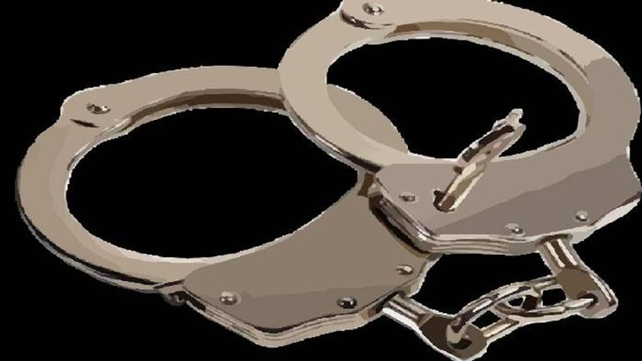 దీపం వత్తులు, బొట్టు బిళ్లల మెషీన్ల స్కాం: రమేష్ రావు రిమాండ్ కు తరలింపు దీపం వత్తులు, బొట్టు బిళ్లల మెషీన్ల స్కాం: రమేష్ రావు రిమాండ్ కు తరలింపు