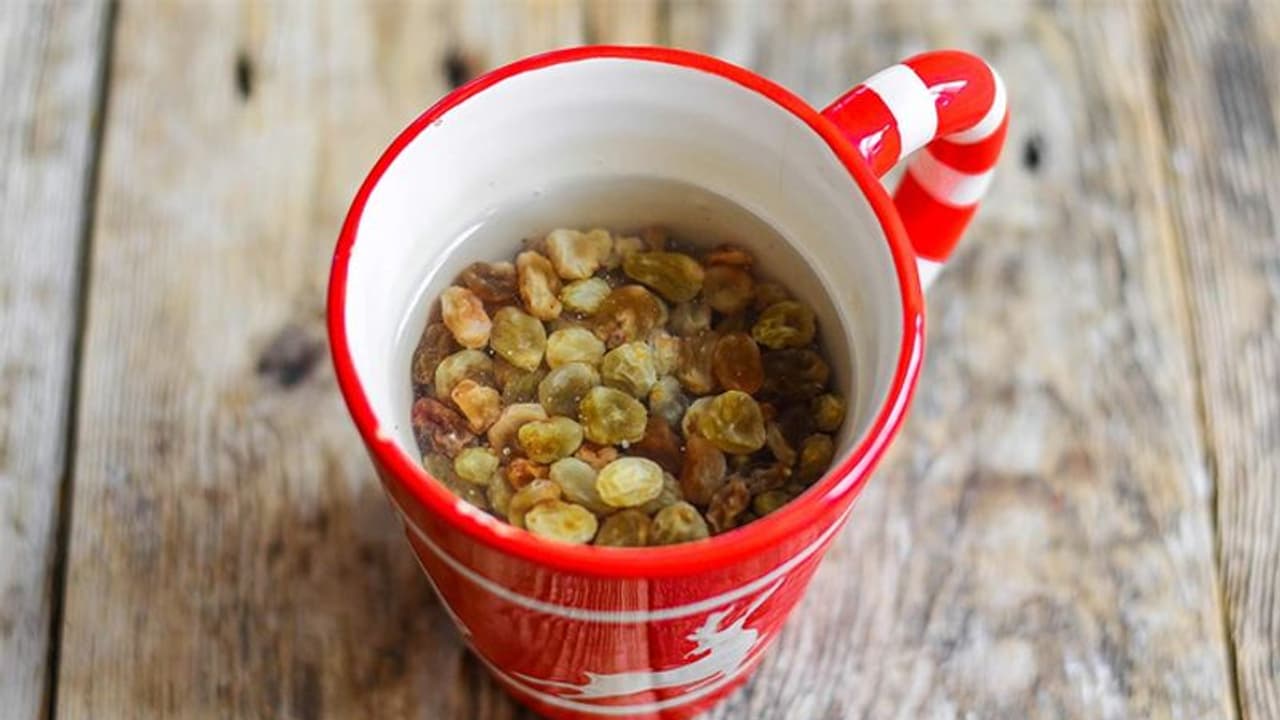 बादाम ही नहीं पानी में गलाकर खाएं ये ड्राई फ्रूट तो मिलेंगे 5 चमत्कारिक फायदे बादाम ही नहीं पानी में गलाकर खाएं ये ड्राई फ्रूट तो मिलेंगे 5 चमत्कारिक फायदे