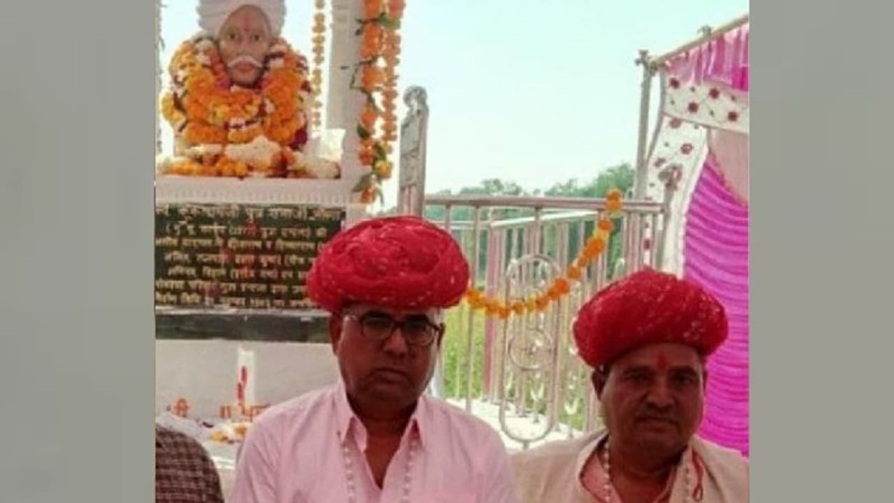  रिटायर्ड हो चुके 2 बेटों ने अपने पिता की याद में बनवाया मंदिर: एक SP तो दूसरा भी बड़ा अफसर, दिलचस्प है कहानी