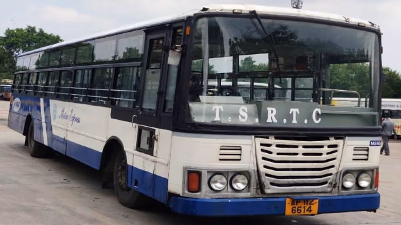 మహా శివరాత్రి కోసం 2,427 ప్రత్యేక బస్సులు.. భక్తుల కోసం టీఎస్ఆర్టీసీ ఏర్పాట్లు మహా శివరాత్రి కోసం 2,427 ప్రత్యేక బస్సులు.. భక్తుల కోసం టీఎస్ఆర్టీసీ ఏర్పాట్లు