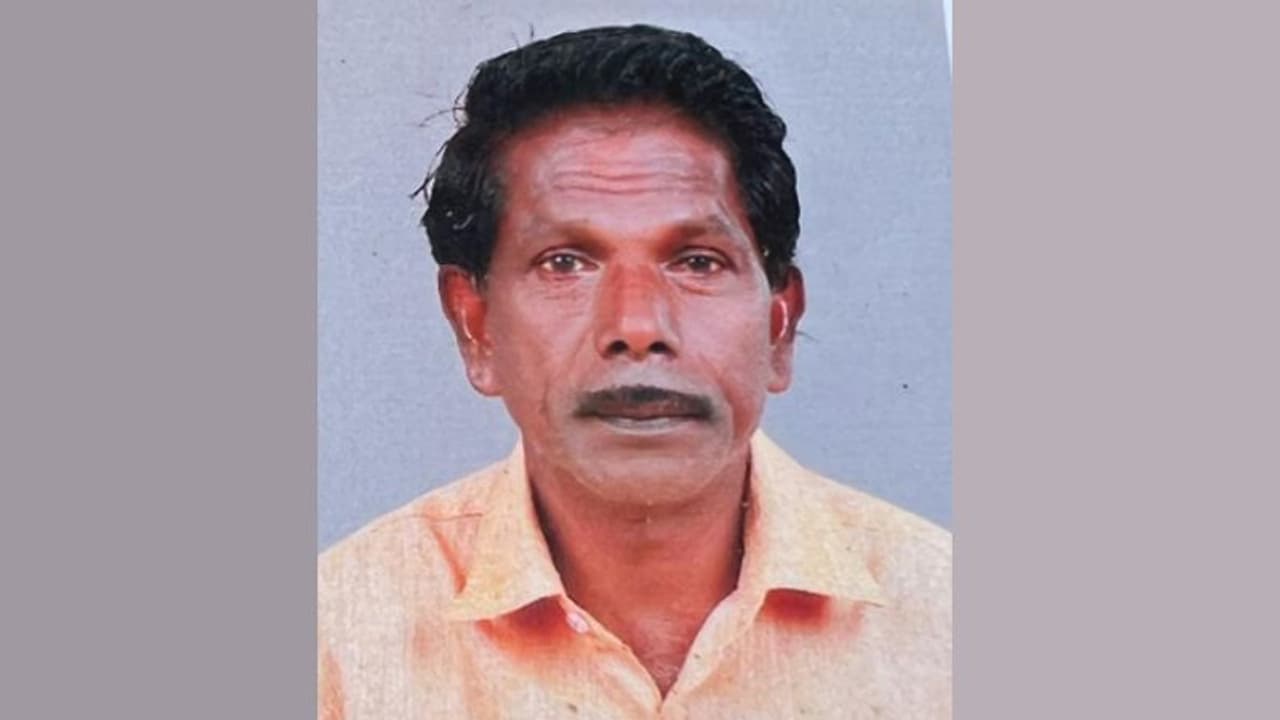 ഹരിപ്പാട് കർഷകനെ തോട്ടിൽ മരിച്ച നിലയിൽ കണ്ടെത്തി ഹരിപ്പാട് കർഷകനെ തോട്ടിൽ മരിച്ച നിലയിൽ കണ്ടെത്തി