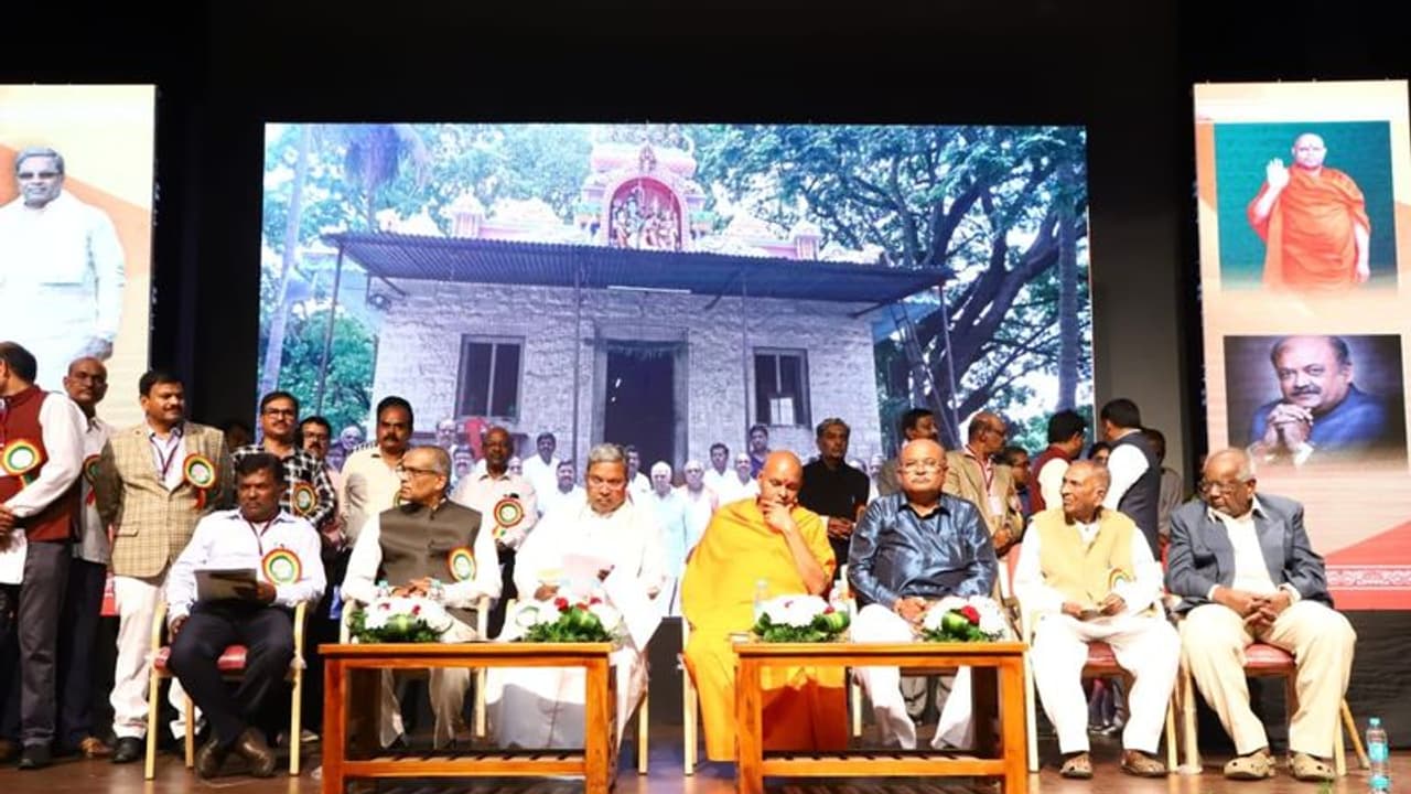 ಕುರುಬ ಸಂಘದ ವಿಚಾರವಾಗಿ ಕೊಲೆ ಬೆದರಿಕೆ ಬಂದಿತ್ತು: ಸಿದ್ದರಾಮಯ್ಯ ಹೇಳಿಕೆ ಕುರುಬ ಸಂಘದ ವಿಚಾರವಾಗಿ ಕೊಲೆ ಬೆದರಿಕೆ ಬಂದಿತ್ತು: ಸಿದ್ದರಾಮಯ್ಯ ಹೇಳಿಕೆ