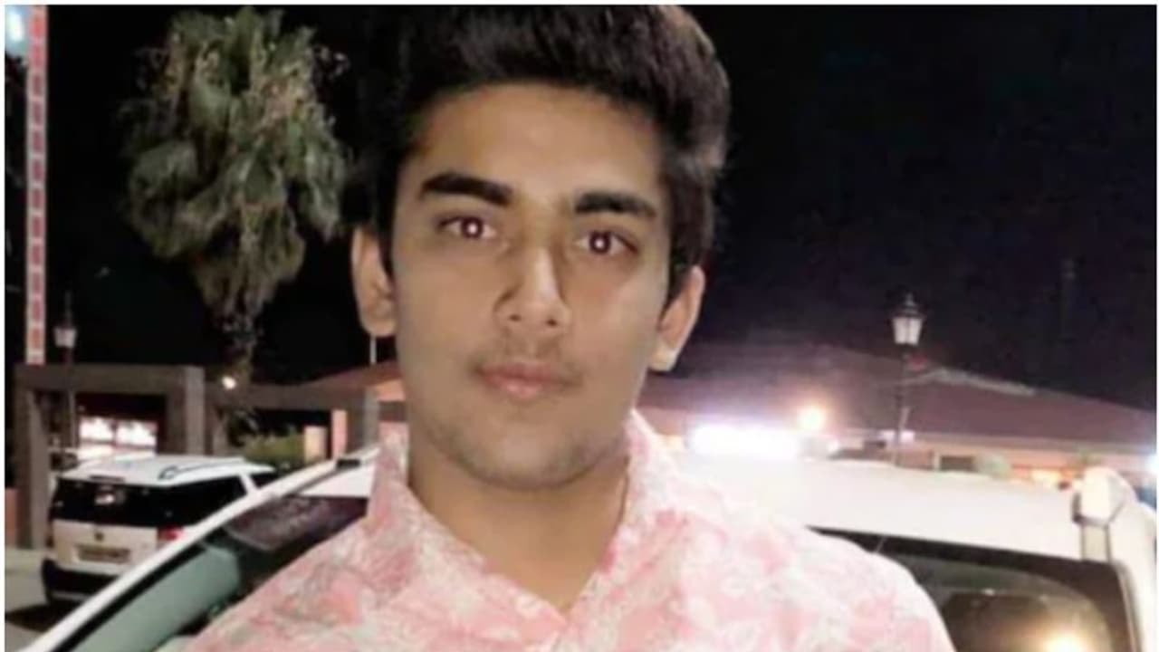 സൈക്കിളില് റോഡ് മുറിച്ചു കടക്കുന്നതിനിടെ അപകടം; കാനഡയില് ഇന്ത്യന് വിദ്യാര്ത്ഥി മരിച്ചു സൈക്കിളില് റോഡ് മുറിച്ചു കടക്കുന്നതിനിടെ അപകടം; കാനഡയില് ഇന്ത്യന് വിദ്യാര്ത്ഥി മരിച്ചു