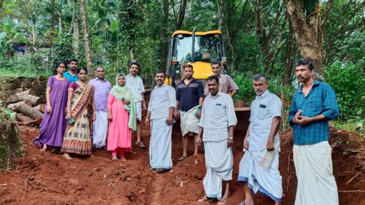 ഭിന്നശേഷിക്കാരന്റെ വീട്ടിലേക്ക് റോഡ് യാഥാർത്ഥ്യമാക്കി കൊടിയത്തൂർ ഗ്രാമ പഞ്ചായത്ത് ഭിന്നശേഷിക്കാരന്റെ വീട്ടിലേക്ക് റോഡ് യാഥാർത്ഥ്യമാക്കി കൊടിയത്തൂർ ഗ്രാമ പഞ്ചായത്ത്