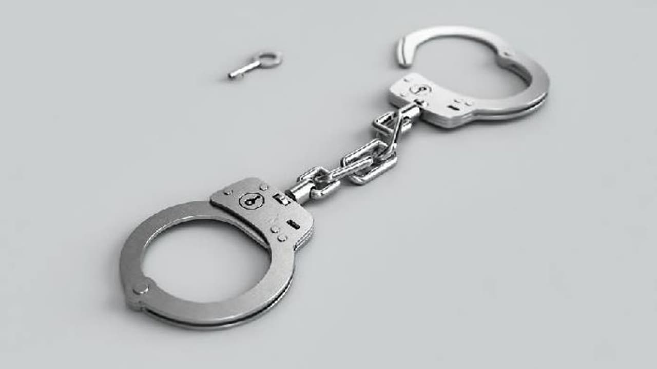 ప్రముఖ యాంకర్, నటి ఫొటోలు మార్పింగ్, అసభ్య పదజాలంతో పోస్టింగులు.. కొబ్బరి రైతు అరెస్ట్.,. ప్రముఖ యాంకర్, నటి ఫొటోలు మార్పింగ్, అసభ్య పదజాలంతో పోస్టింగులు.. కొబ్బరి రైతు అరెస్ట్.,.