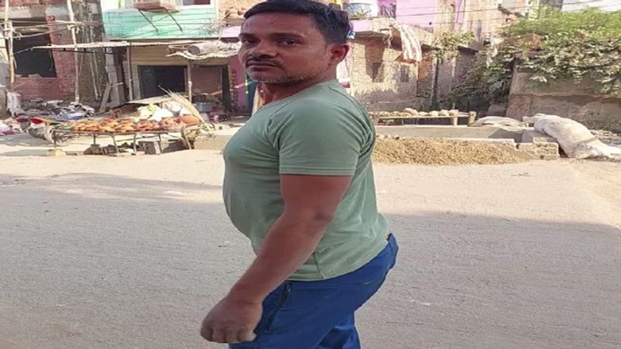 बदायूं: चूहे को नाले में डुबोकर मारने वाले शख्स पर दर्ज हुई FIR, बरेली के अस्पताल में कराया गया पोस्टमार्टम बदायूं: चूहे को नाले में डुबोकर मारने वाले शख्स पर दर्ज हुई FIR, बरेली के अस्पताल में कराया गया पोस्टमार्टम