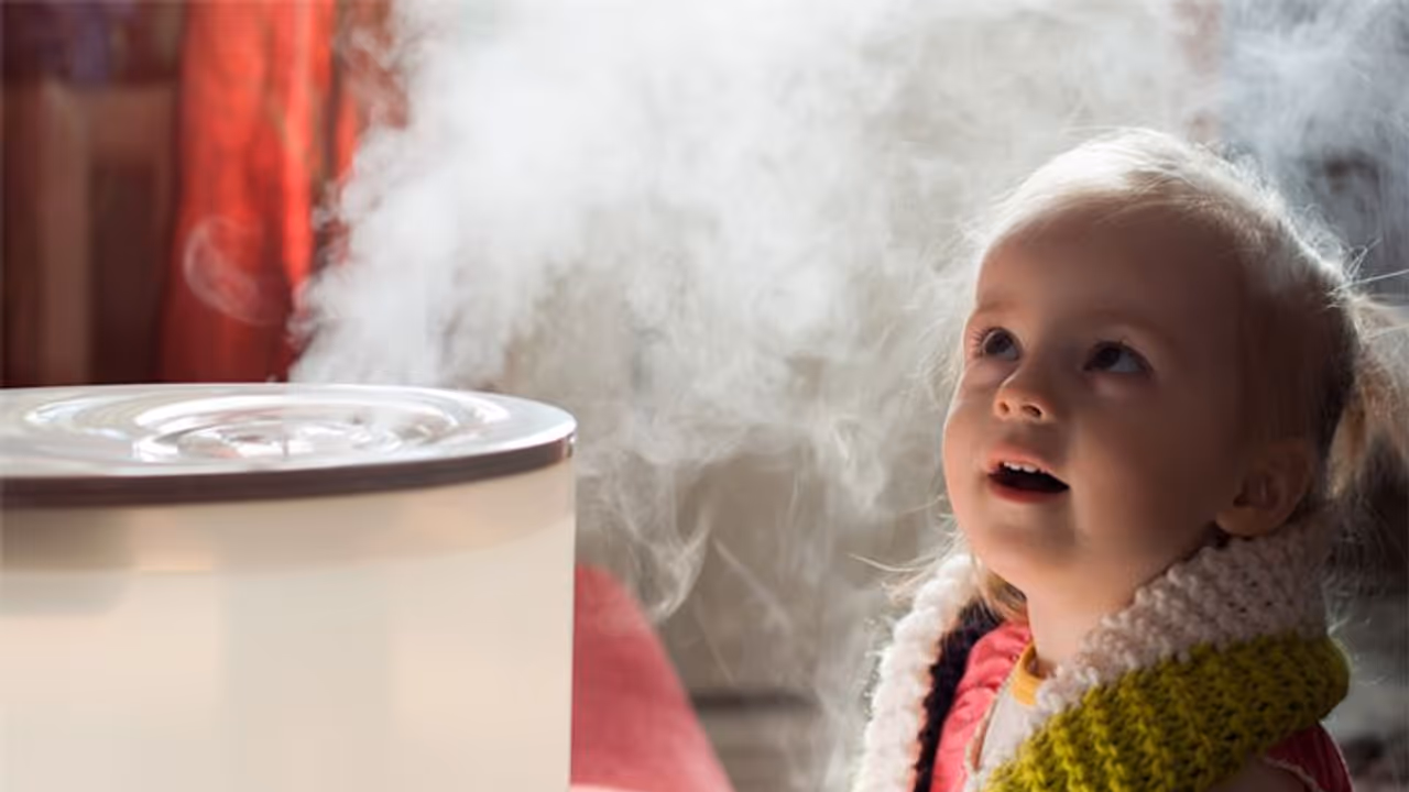 क्या सर्दियों में बच्चों को भाप देना है सुरक्षित? जानें एक्सपर्ट्स की राय क्या सर्दियों में बच्चों को भाप देना है सुरक्षित? जानें एक्सपर्ट्स की राय