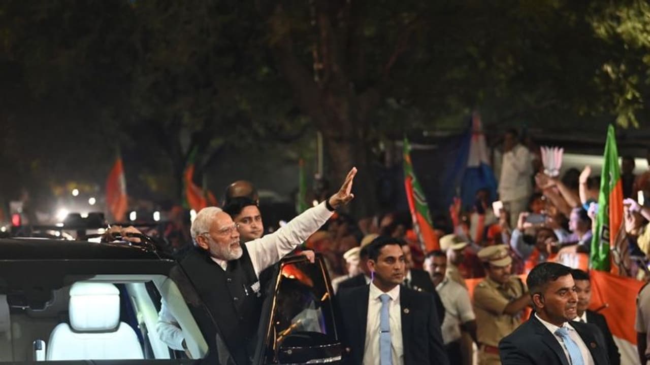 गुजरात चुनाव में प्रधानमंत्री का वो रोड शो जो बदल सकती है 12 सीटों की तस्वीर 