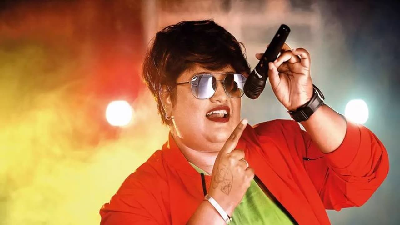 Super Queen: ಗಾಯಕಿ ರೆಮೋ ಬದುಕಲ್ಲಿ ಬಿರುಗಾಳಿ, ಪುಟ್ಟ ಮಗಳೊಂದಿಗೆ ಮನೆ ಬಿಟ್ಟು ಬಂದಿದ್ದ ಮಜಾ ಟಾಕೀಸ್ ಸಿಂಗರ್! Super Queen: ಗಾಯಕಿ ರೆಮೋ ಬದುಕಲ್ಲಿ ಬಿರುಗಾಳಿ, ಪುಟ್ಟ ಮಗಳೊಂದಿಗೆ ಮನೆ ಬಿಟ್ಟು ಬಂದಿದ್ದ ಮಜಾ ಟಾಕೀಸ್ ಸಿಂಗರ್!