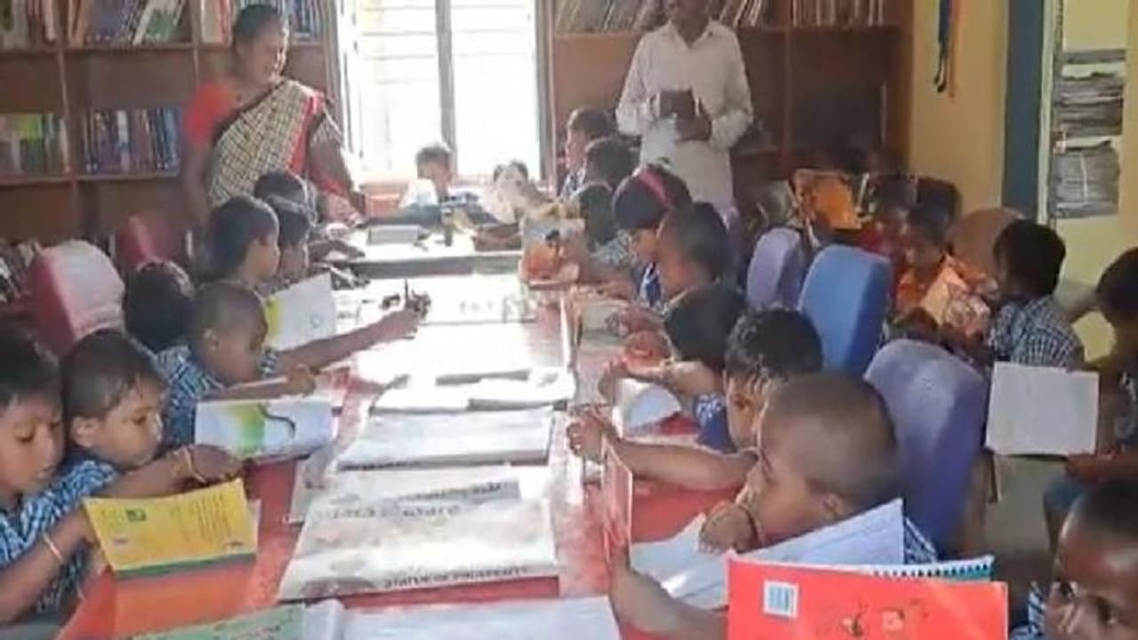 ആദ്യമായി ലൈബ്രറി കണ്ട കുരുന്നുകൾ, അങ്കണവാടി കുട്ടികളുടെ വീഡിയോ ആദ്യമായി ലൈബ്രറി കണ്ട കുരുന്നുകൾ, അങ്കണവാടി കുട്ടികളുടെ വീഡിയോ