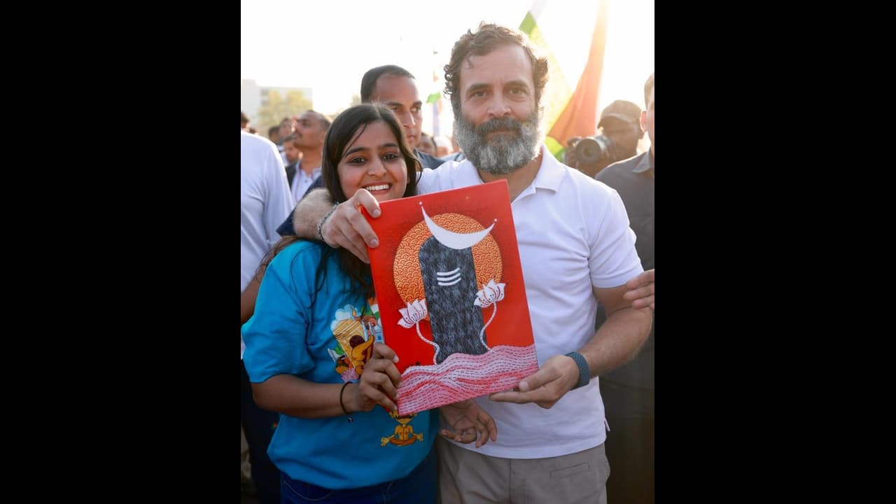 Rahul: ராகுல் காந்தியின் பாரத் ஜோடோ யாத்திரையில் பங்கேற்ற ஆசிரியர் சஸ்பெண்ட்: மத்தியப் பிரதேச அரசு நடவடிக்கை