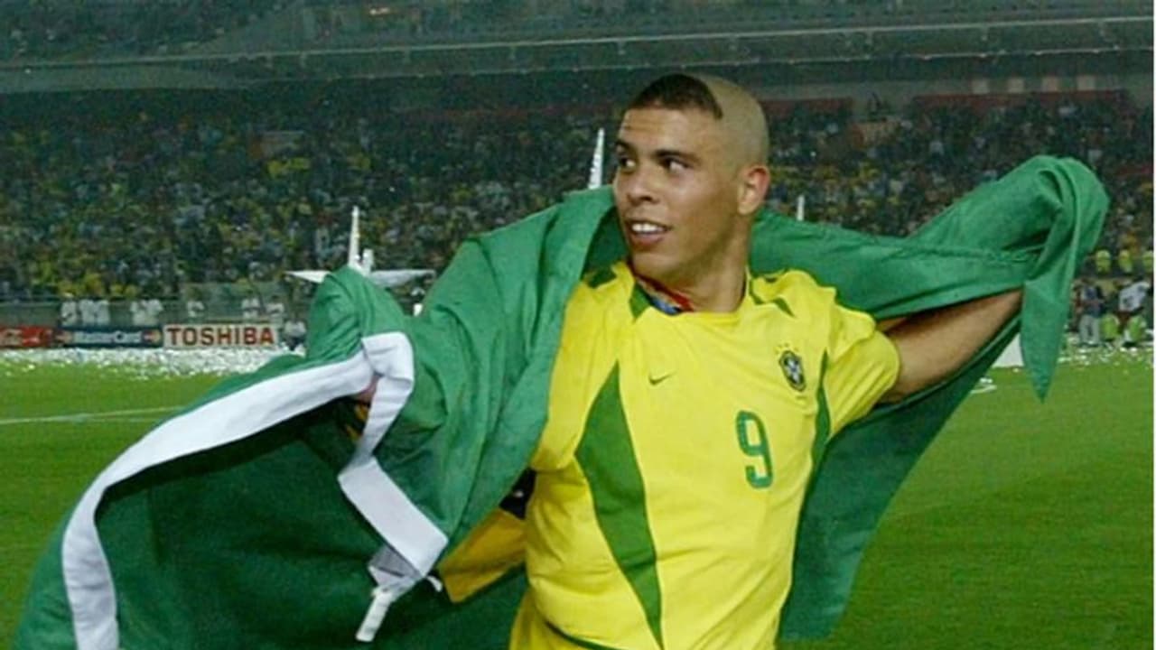 ബ്രസീലിയന്‍ റൊണാള്‍ഡോയോടുള്ള ആരാധന, 2002 ലോകകപ്പ് സ്റ്റൈലില്‍ മുടി മുറിച്ചു; വിദ്യാര്‍ഥിക്ക് സസ്പെൻഷന്‍ 