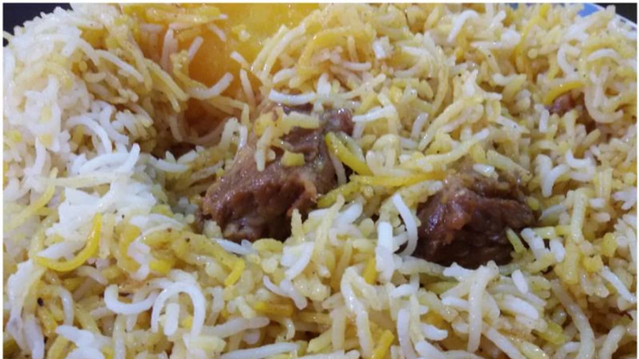 കൊച്ചിയിലെ 11 ഹോട്ടലുകളിൽ പരിശോധന; ദിവസങ്ങൾ പഴകിയ ഭക്ഷണം പിടികൂടി 