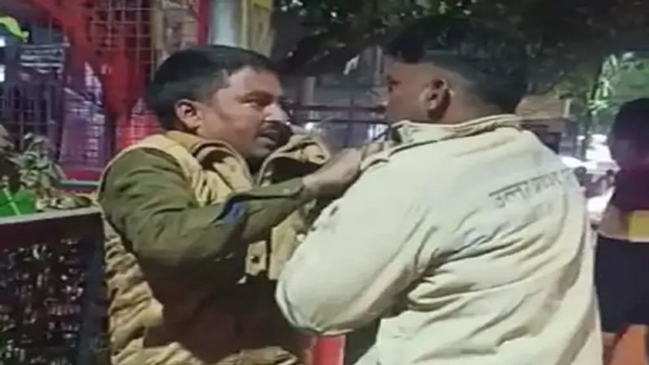 ड्यूटी पर 2 होमगार्ड के बीच मारपीट का वीडियो हुआ वायरल, जानिए क्या है 29 सेकंड की क्लिप का सच