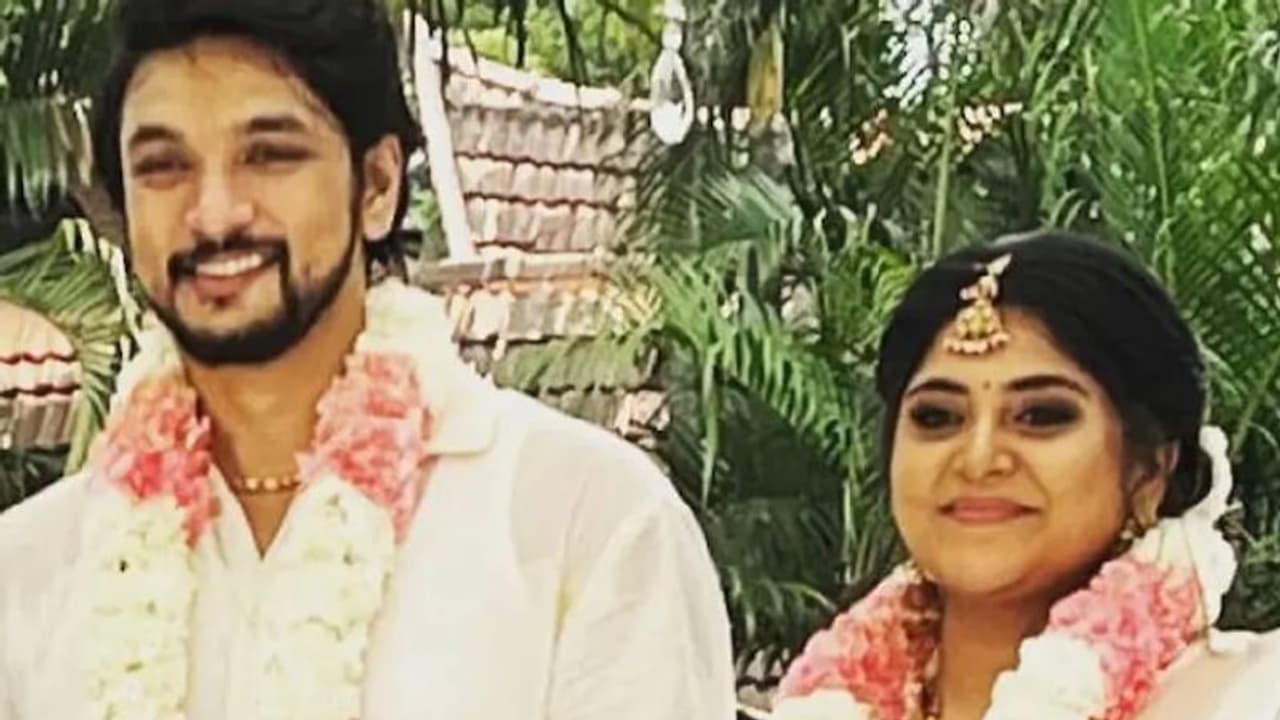 നടി മഞ്ജിമ മോഹനും നടൻ ഗൗതം കാര്ത്തിക്കും വിവാഹിതരായി നടി മഞ്ജിമ മോഹനും നടൻ ഗൗതം കാര്ത്തിക്കും വിവാഹിതരായി