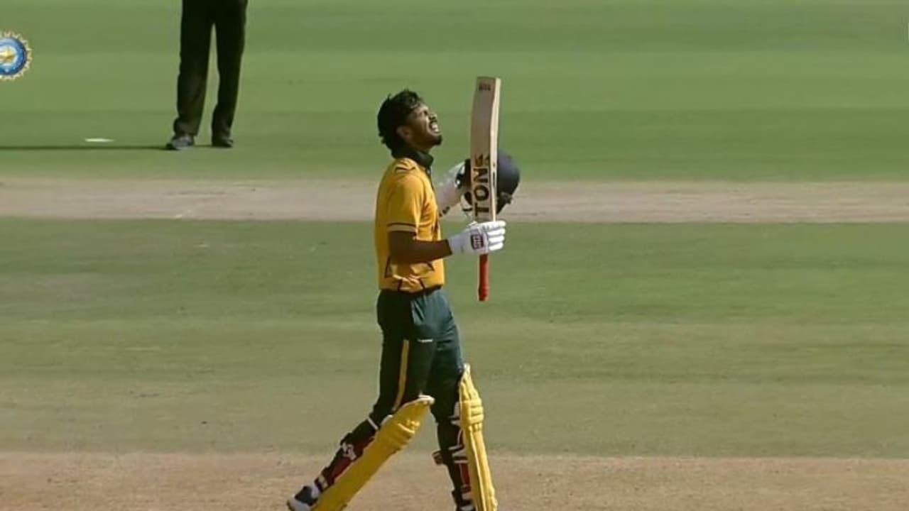 ருதுராஜ் கெய்க்வாட் இரட்டை சதம்.. ஒரு ஓவரில் 7 சிக்ஸர்களை (42 ரன்கள்) விளாசி வரலாற்று சாதனை