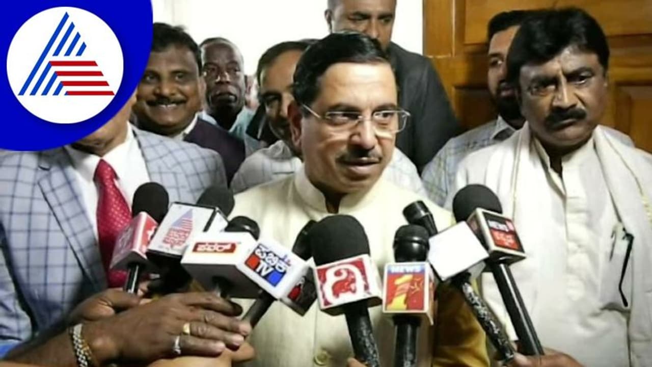 Border Dispute: ಗಡಿಯ ಬಗ್ಗೆ ವಿವಾದಾತ್ಮಕ ಹೇಳಿಕೆ ನೀಡದಂತೆ ಸೂಚನೆ : ಪ್ರಹ್ಲಾದ್ ಜೋಶಿ Border Dispute: ಗಡಿಯ ಬಗ್ಗೆ ವಿವಾದಾತ್ಮಕ ಹೇಳಿಕೆ ನೀಡದಂತೆ ಸೂಚನೆ : ಪ್ರಹ್ಲಾದ್ ಜೋಶಿ