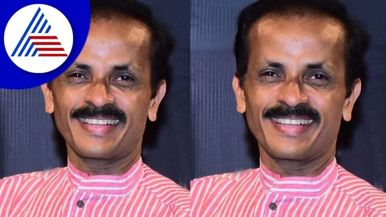 ಕರ್ನಾಟಕ ಜಾನಪದ ವಿ.ವಿ.ಯಿಂದ ಜೀವನ್ ರಾಂ ಸುಳ್ಯರಿಗೆ ಗೌರವ ಡಾಕ್ಟರೇಟ್ ಕರ್ನಾಟಕ ಜಾನಪದ ವಿ.ವಿ.ಯಿಂದ ಜೀವನ್ ರಾಂ ಸುಳ್ಯರಿಗೆ ಗೌರವ ಡಾಕ್ಟರೇಟ್