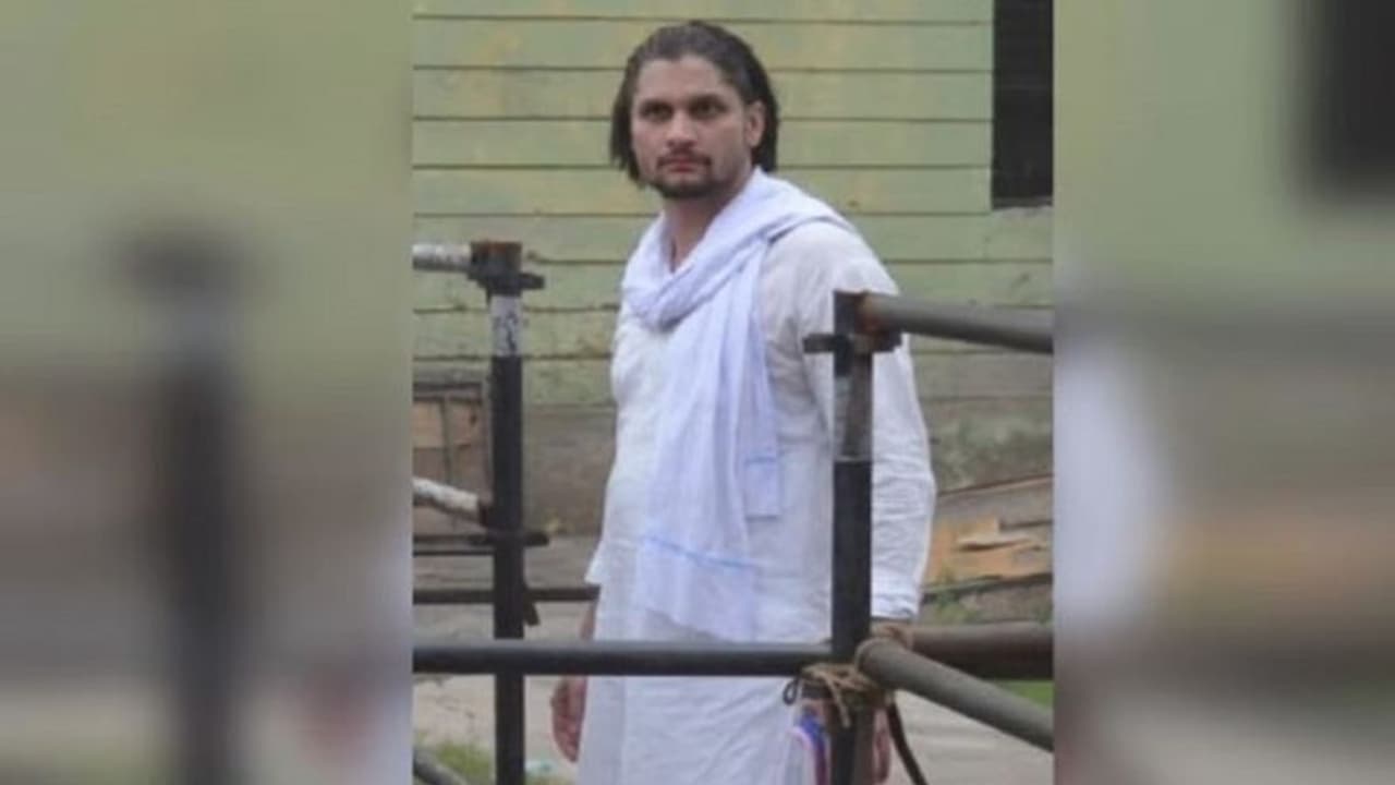 मेरठ: पूर्व मंत्री याकूब कुरैशी के भगौड़ा बेटा फिरोज को पुलिस ने किया गिरफ्तार, 50 हजार रुपए का इनाम था घोषित मेरठ: पूर्व मंत्री याकूब कुरैशी के भगौड़ा बेटा फिरोज को पुलिस ने किया गिरफ्तार, 50 हजार रुपए का इनाम था घोषित